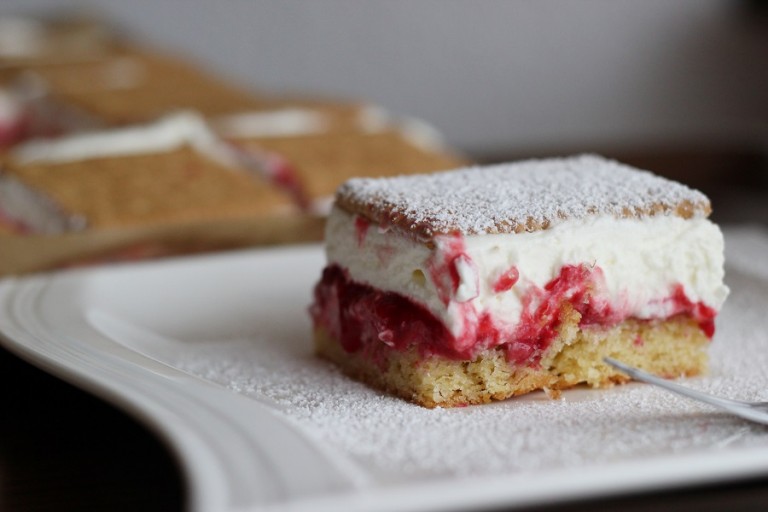 Food ABC: B - Leibniz Blechkuchen mit Beerengrütze - The inspiring life